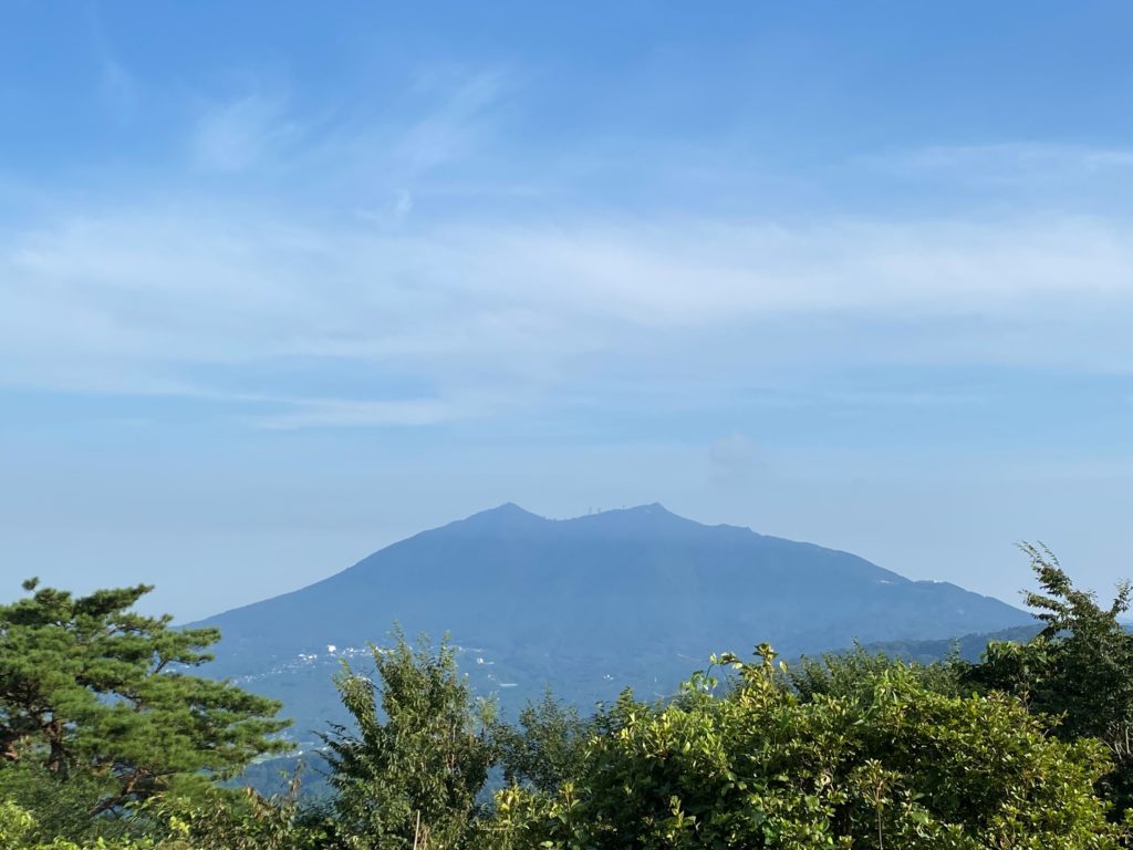 宝篋山　頂上から見た筑波山