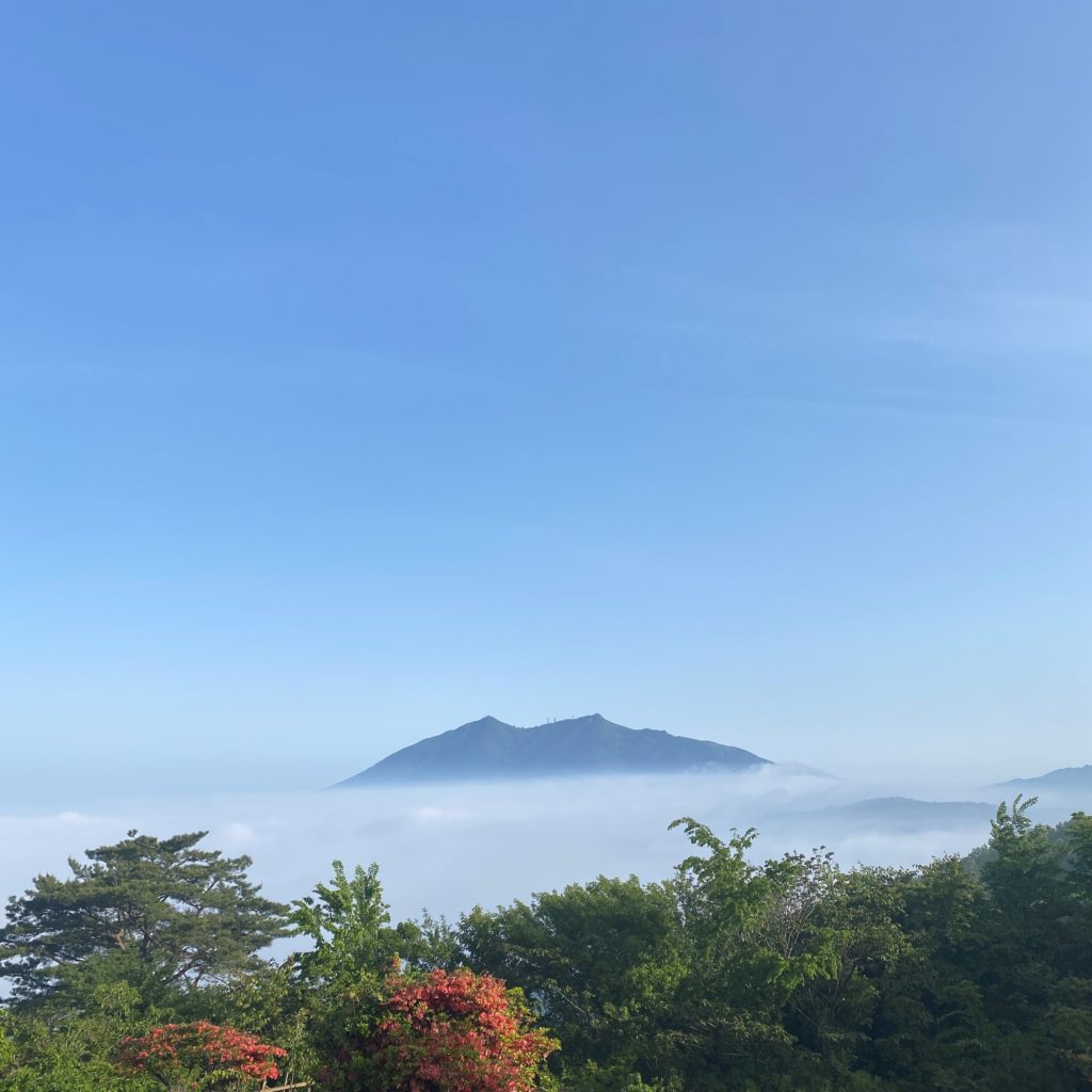 宝篋山山頂から見た筑波山